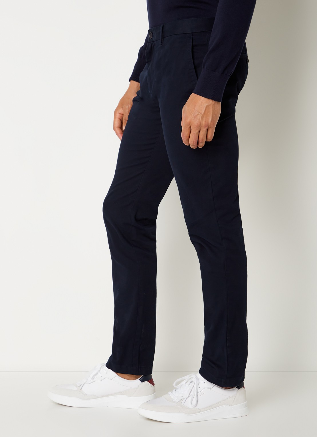 Tommy Hilfiger 1985 Bleecker slim fit chino in  katoenblend - detail 2 lichtblauw