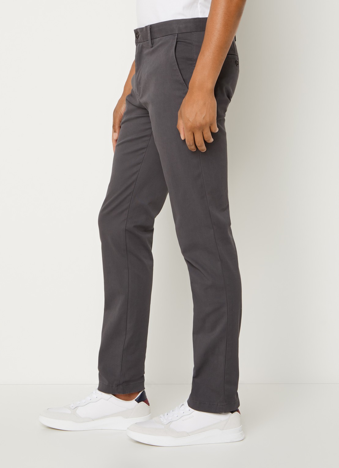 Tommy Hilfiger 1985 Bleecker slim fit chino in  katoenblend - detail 5 donkergrijs