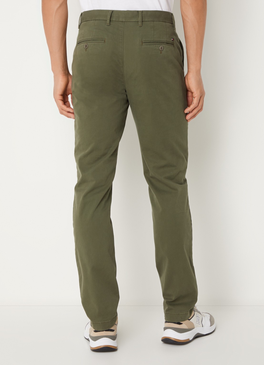 Tommy Hilfiger 1985 Denton straight fit chino met steekzakken - achterkant legergroen