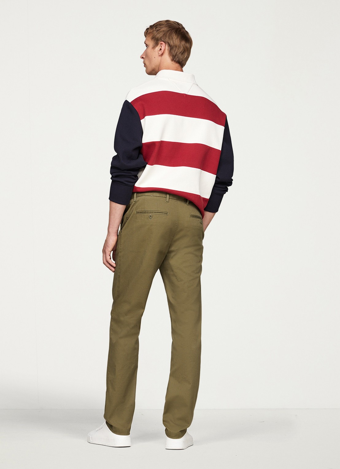 Tommy Hilfiger 1985 Denton straight fit chino met steekzakken - achterkant 5 olijfgroen
