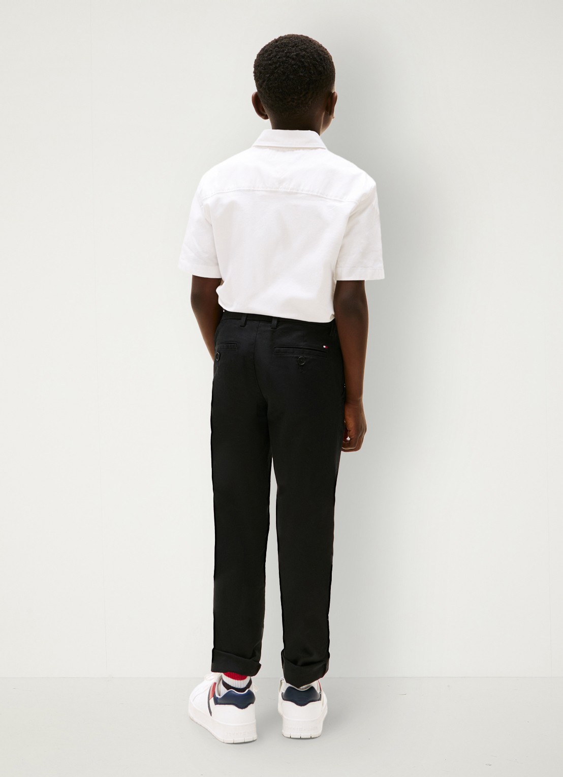 Tommy Hilfiger 1985 straight fit chino met steekzakken - achterkant zwart