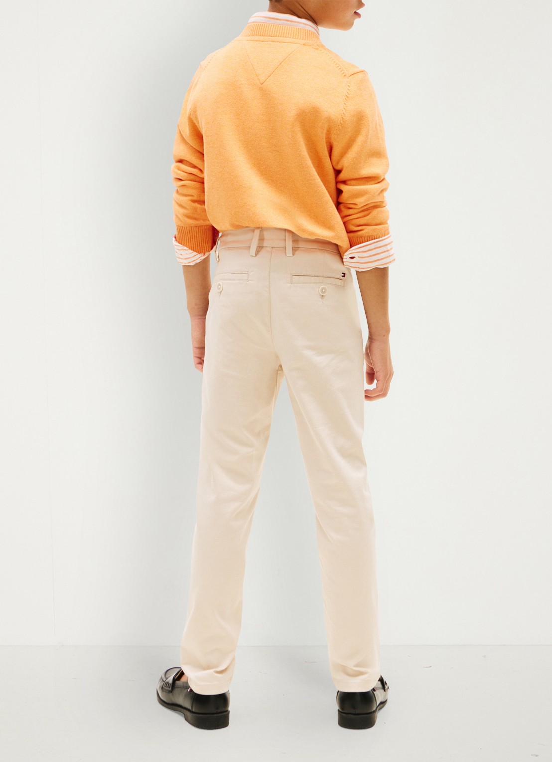 Tommy Hilfiger 1985 straight fit chino met steekzakken - achterkant beige