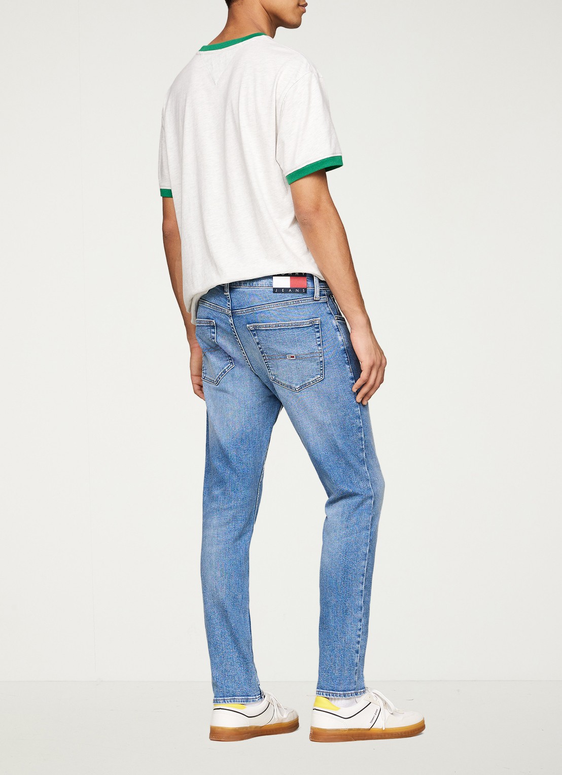 Tommy Hilfiger Austin slim fit jeans met lichte wassing - achterkant 4 indigo