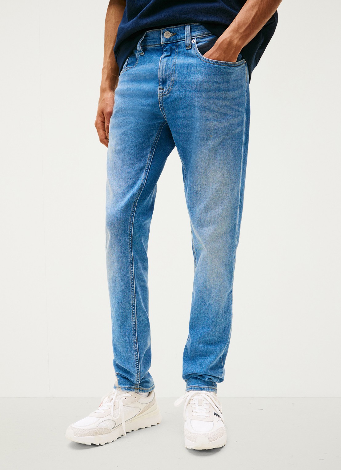 Tommy Hilfiger Austin slim fit jeans met lichte wassing - detail 7 indigo