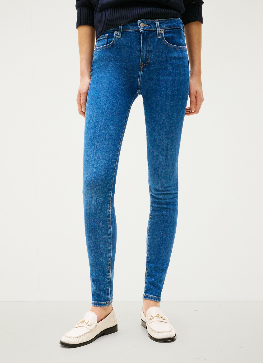 Tommy Hilfiger Como mid waist skinny jeans met medium wassing - detail 3 indigo