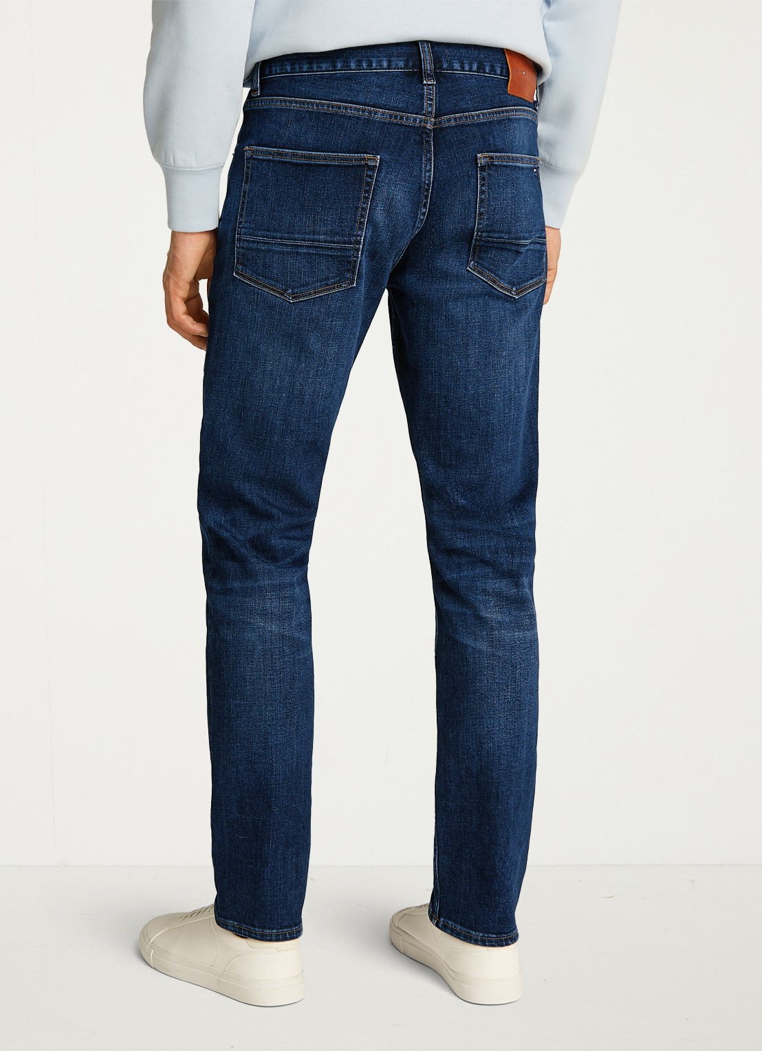 Tommy Hilfiger Core Denton straight leg jeans met donkere wassing - achterkant 8 indigo