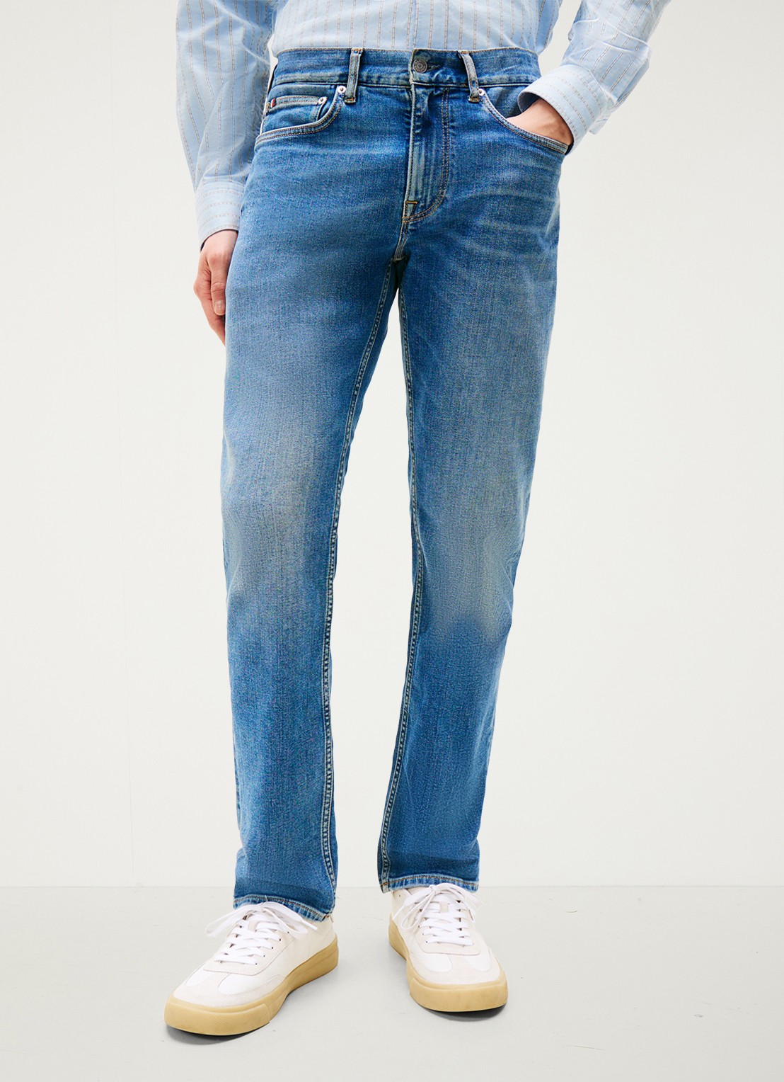 Tommy Hilfiger Core Denton straight leg jeans met medium wassing - detail 3 indigo