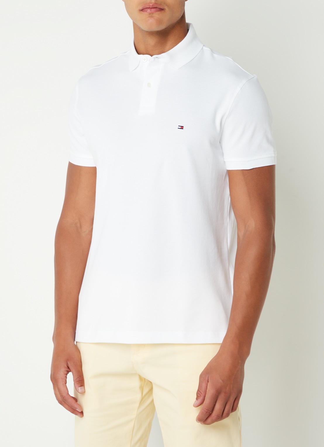Tommy Hilfiger Core regular fit polo van piqué katoen met logoborduring - detail 4 white-ybr / wit