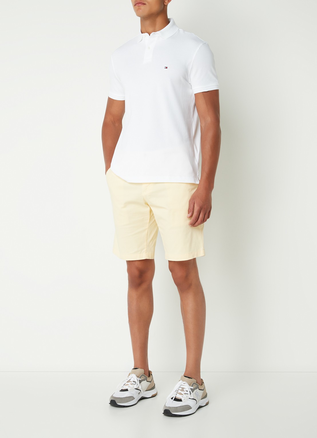 Tommy Hilfiger Core regular fit polo van piqué katoen met logoborduring - voorkant 3 white-ybr / wit