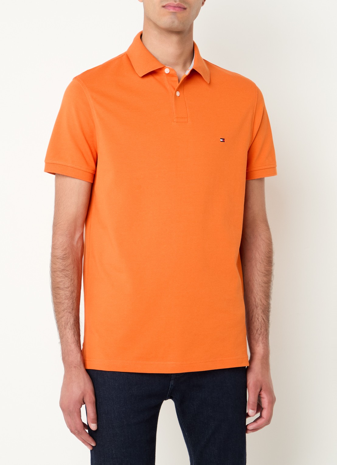 Tommy Hilfiger Core regular fit polo van piqué katoen met logoborduring - detail 3 bonfire orange-sfq / oranje
