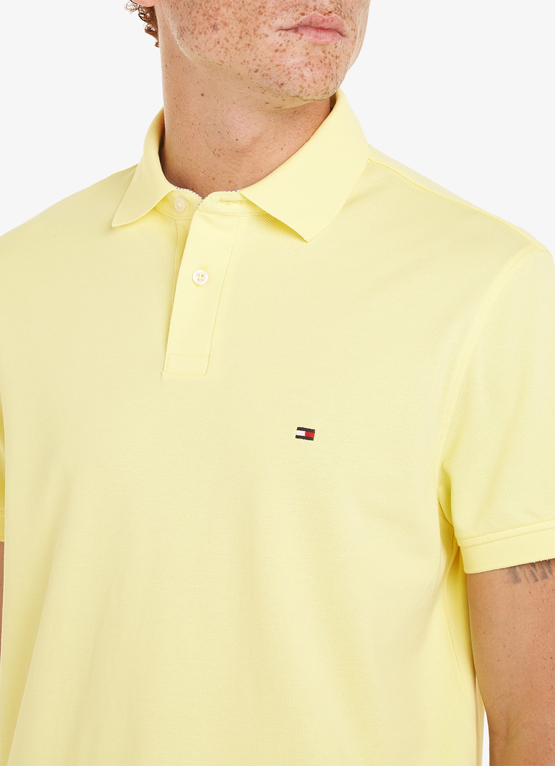 Tommy Hilfiger Core regular fit polo van piqué katoen met logoborduring - detail 5 yellow tulip / geel