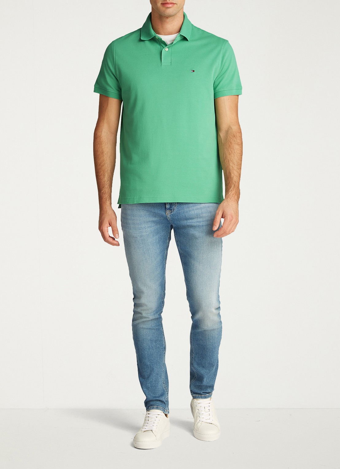 Tommy Hilfiger Core regular fit polo van piqué katoen met logoborduring - voorkant 3 fort green / groen