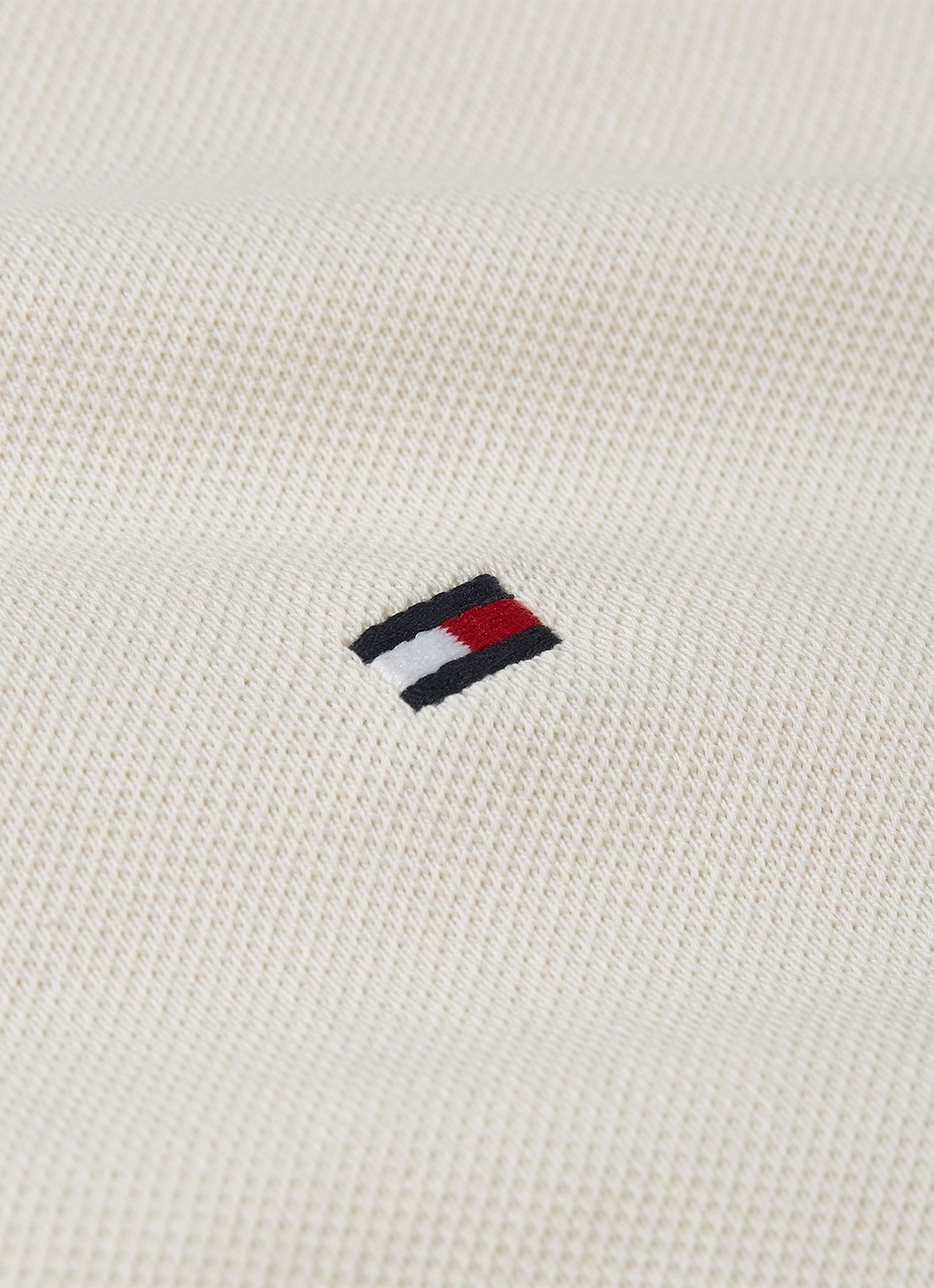 Tommy Hilfiger Core regular fit polo van piqué katoen met logoborduring - detail 6 ivory petal-z00 / wit