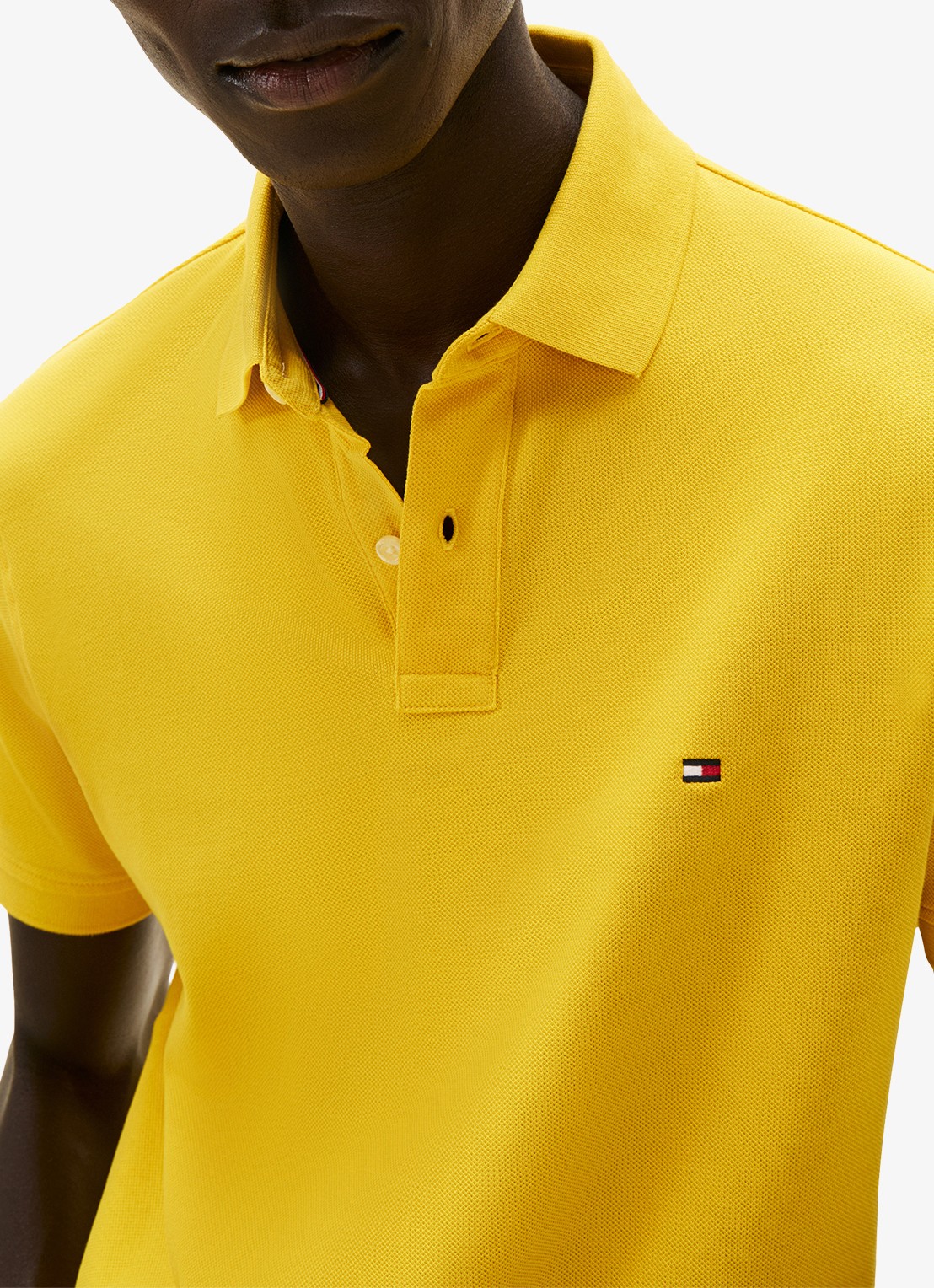 Tommy Hilfiger Core regular fit polo van piqué katoen met logoborduring - detail 5 morningside yellow-zgx / geel