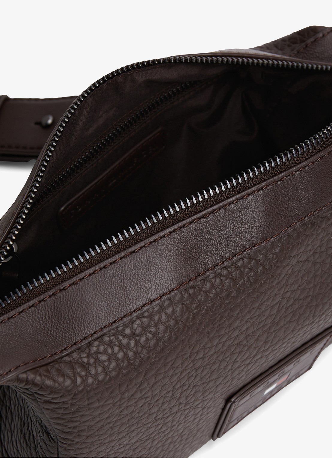 Tommy Hilfiger Crossbodytas met logo - detail 4 donkerbruin