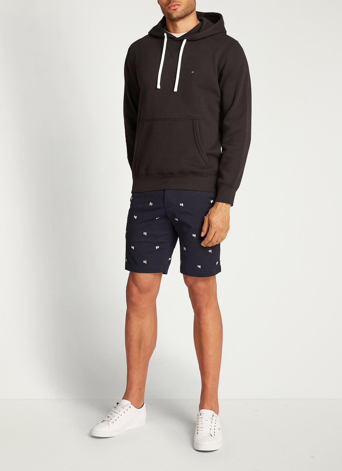 Tommy Hilfiger Essential hoodie met logoborduring - voorkant 6 zwart