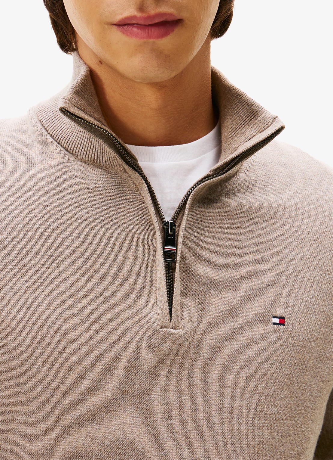 Tommy Hilfiger Fijngebreide trui in kasjmierblend met logoborduring - detail 2 beige