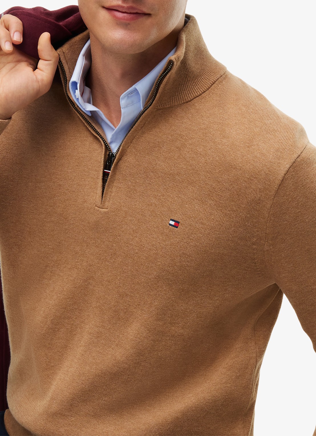 Tommy Hilfiger Fijngebreide trui in kasjmierblend met logoborduring - detail 5 camel