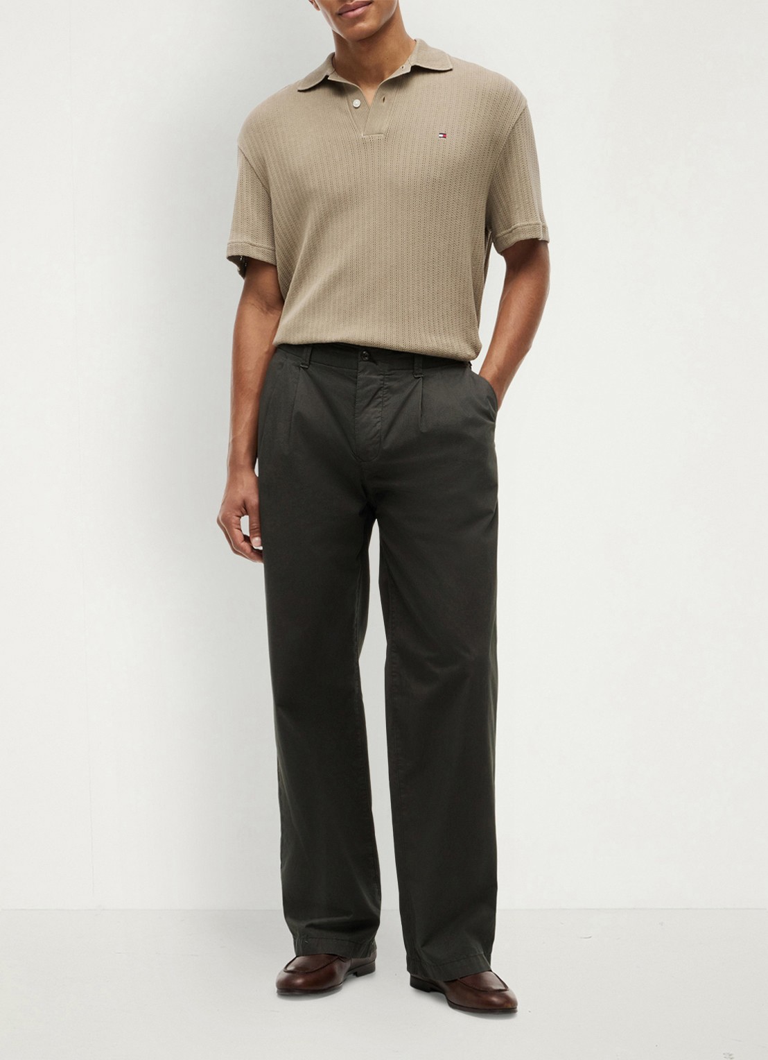 Tommy Hilfiger Gebreide polo met logoborduring - voorkant beige