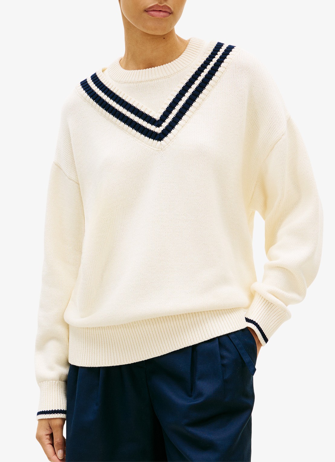Tommy Hilfiger Grofgebreide trui met v-hals - detail beige