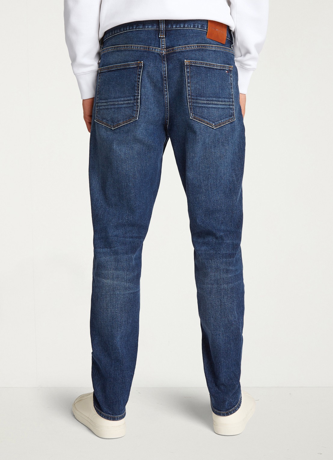 Tommy Hilfiger Harlem slim fit jeans met donkere wassing - achterkant 3 indigo