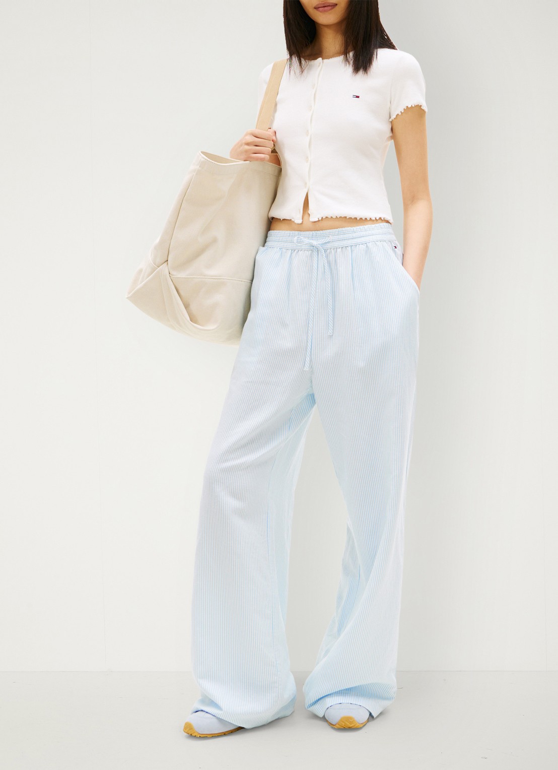Tommy Hilfiger High waist wide fit broek met trekkoord - voorkant 5 lichtblauw