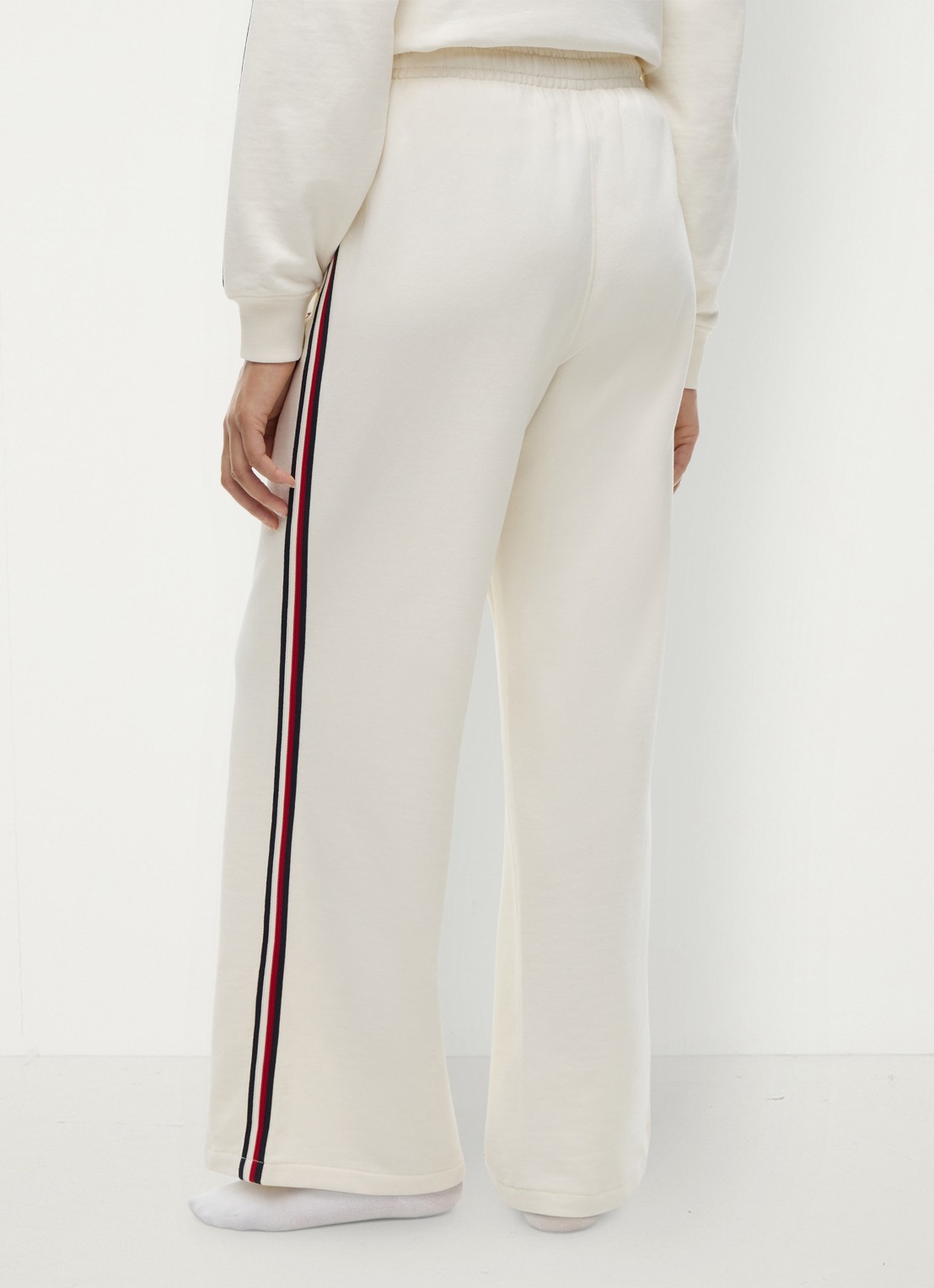 Tommy Hilfiger High waist wide fit lounge broek met logoborduring - achterkant 2 ivoor