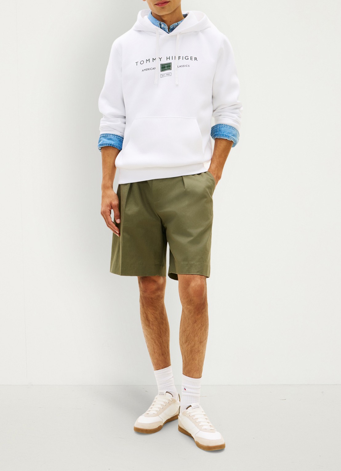 Tommy Hilfiger Hoodie met logo - voorkant 3 wit