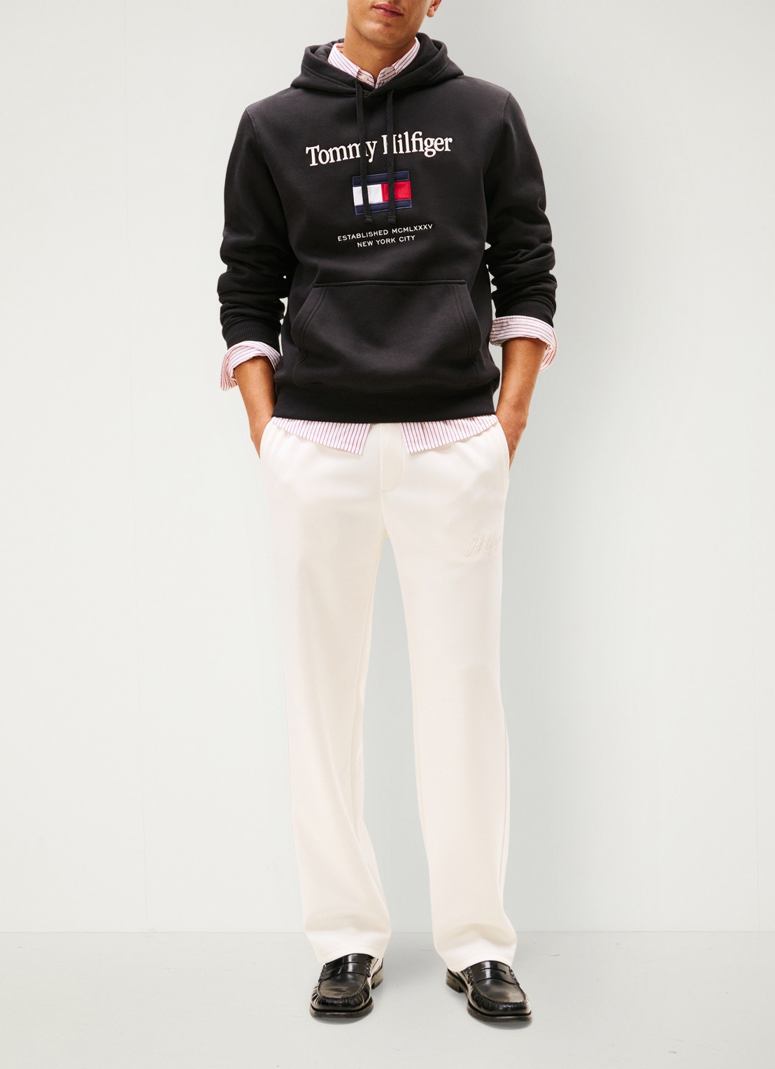 Tommy Hilfiger Hoodie met logoborduring - voorkant 3 zwart