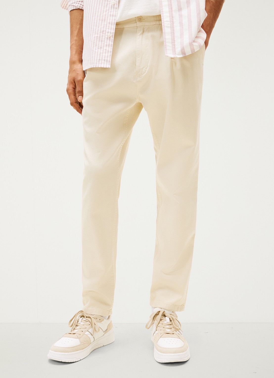Tommy Hilfiger Isaac relaxed fit chino met steekzakken - detail 2 beige
