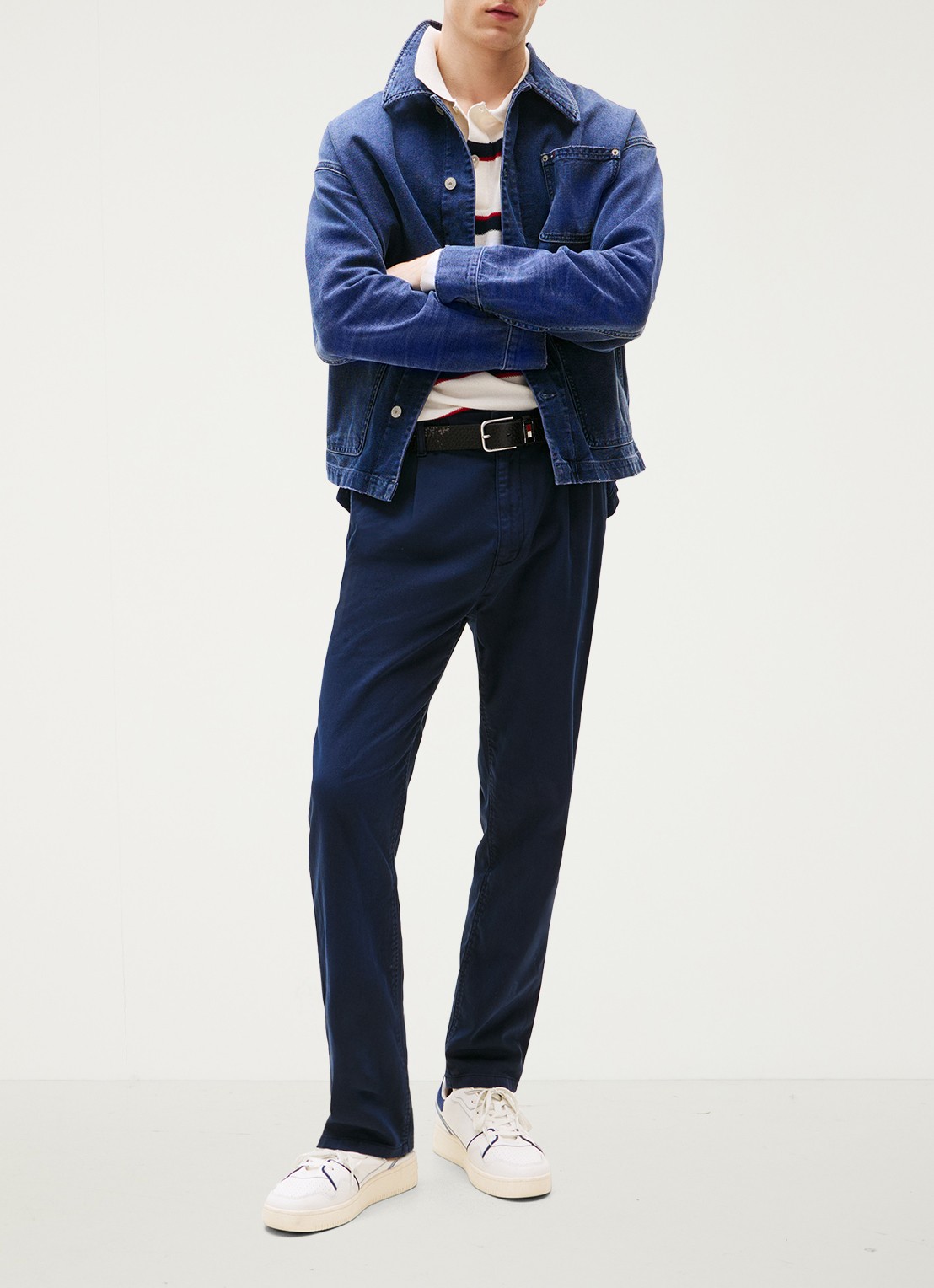 Tommy Hilfiger Isaac relaxed fit chino met steekzakken - voorkant 2 donkerblauw