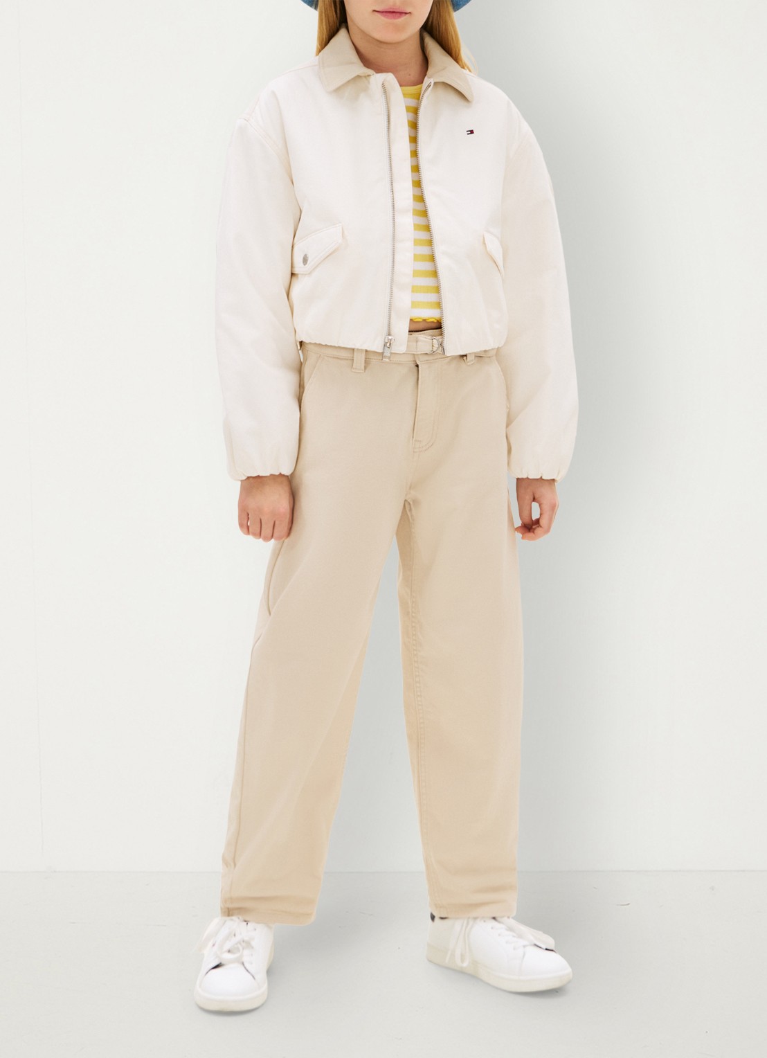 Tommy Hilfiger Jack met kraag en logo - voorkant 2 gebroken wit