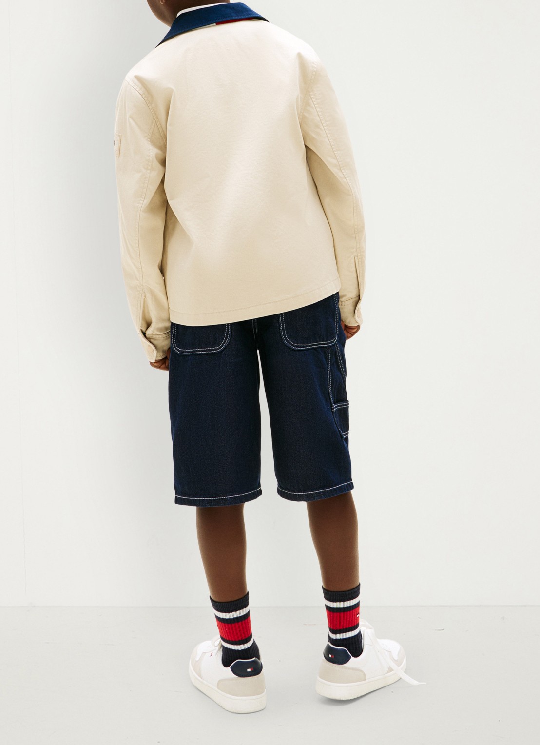 Tommy Hilfiger Jack met logoborduring - achterkant beige