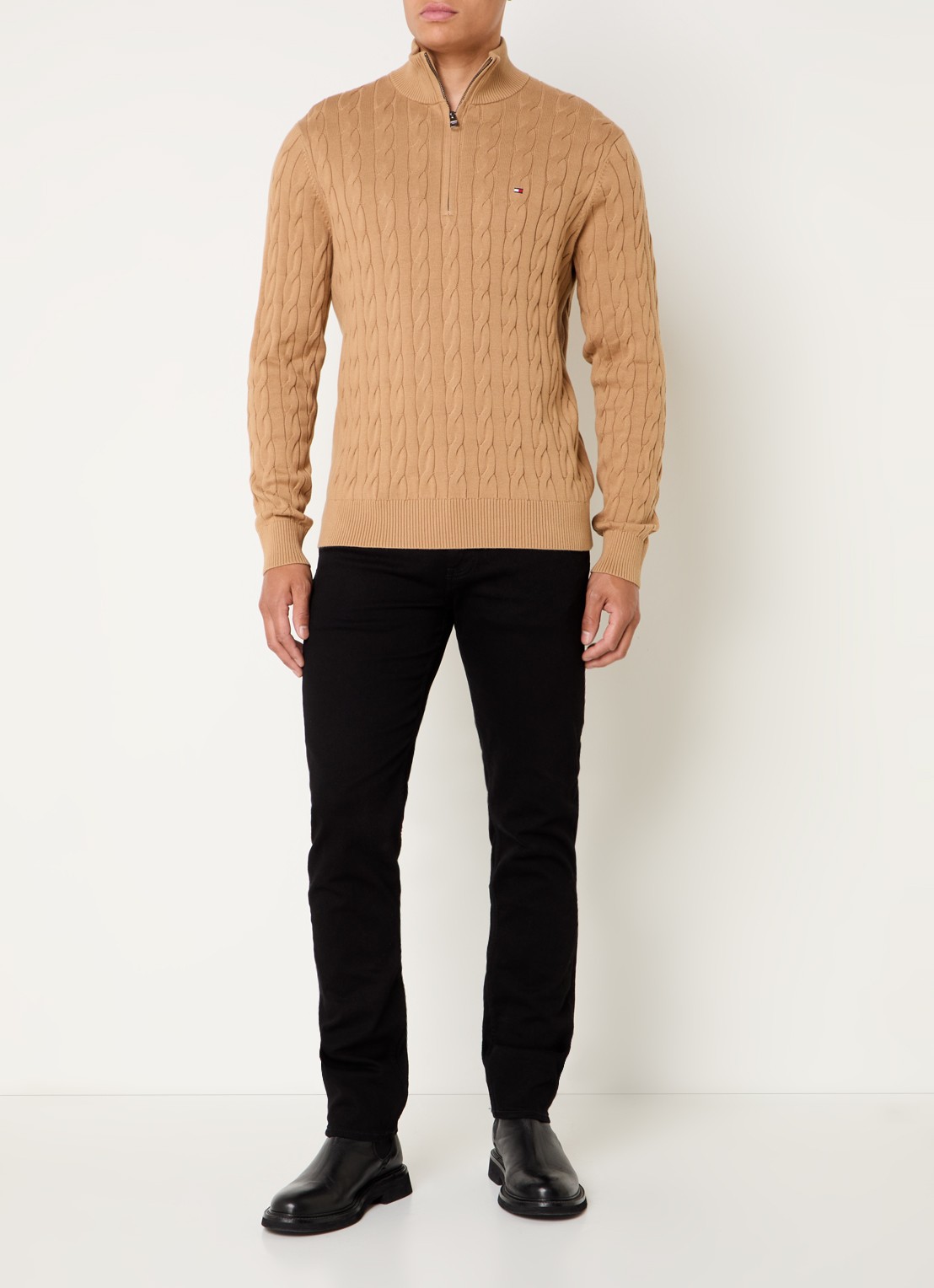 Tommy Hilfiger Kabelgebreide trui met halve rits en logo - voorkant 4 camel