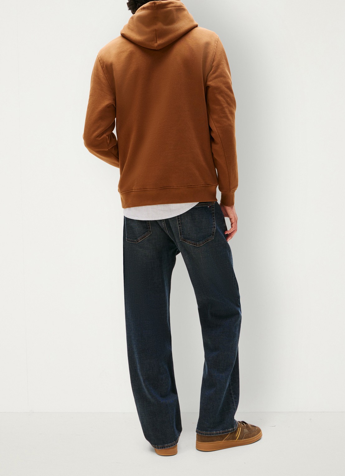 Tommy Hilfiger Linear Logo Embroidery Kangaroo Pocket Hoody - achterkant 3 bruin