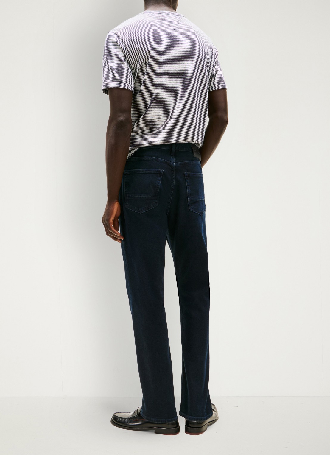 Tommy Hilfiger Mercer straight leg jeans met steekzakken - achterkant donkerblauw