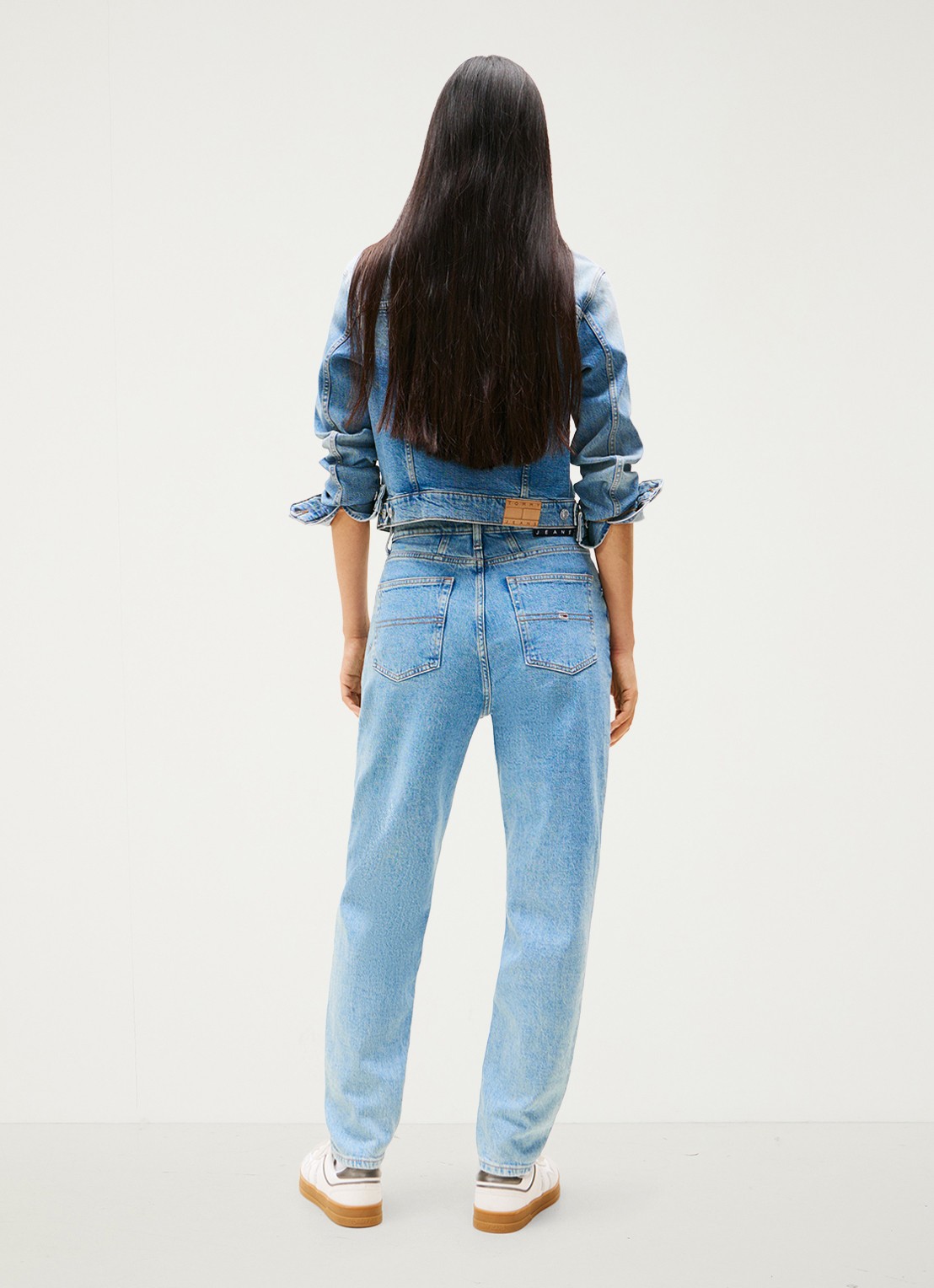 Tommy Hilfiger Mid waist mom jeans met gekleurde wassing - achterkant indigo