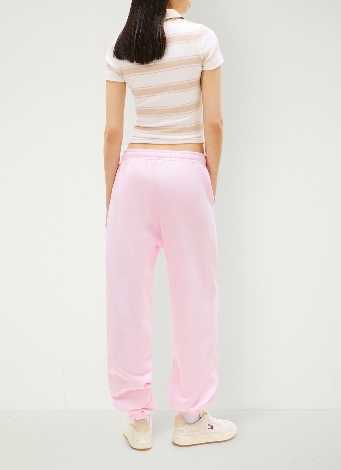 Tommy Hilfiger Mid waist tapered fit joggingbroek met logoborduring - achterkant lichtroze