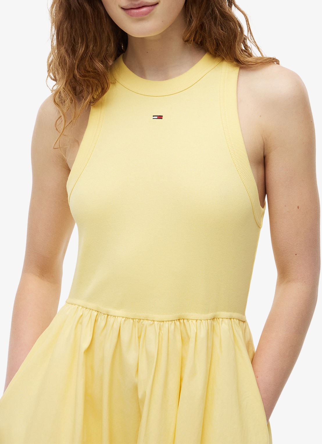 Tommy Hilfiger Midi jurk met plooien en logoborduring - detail 2 geel