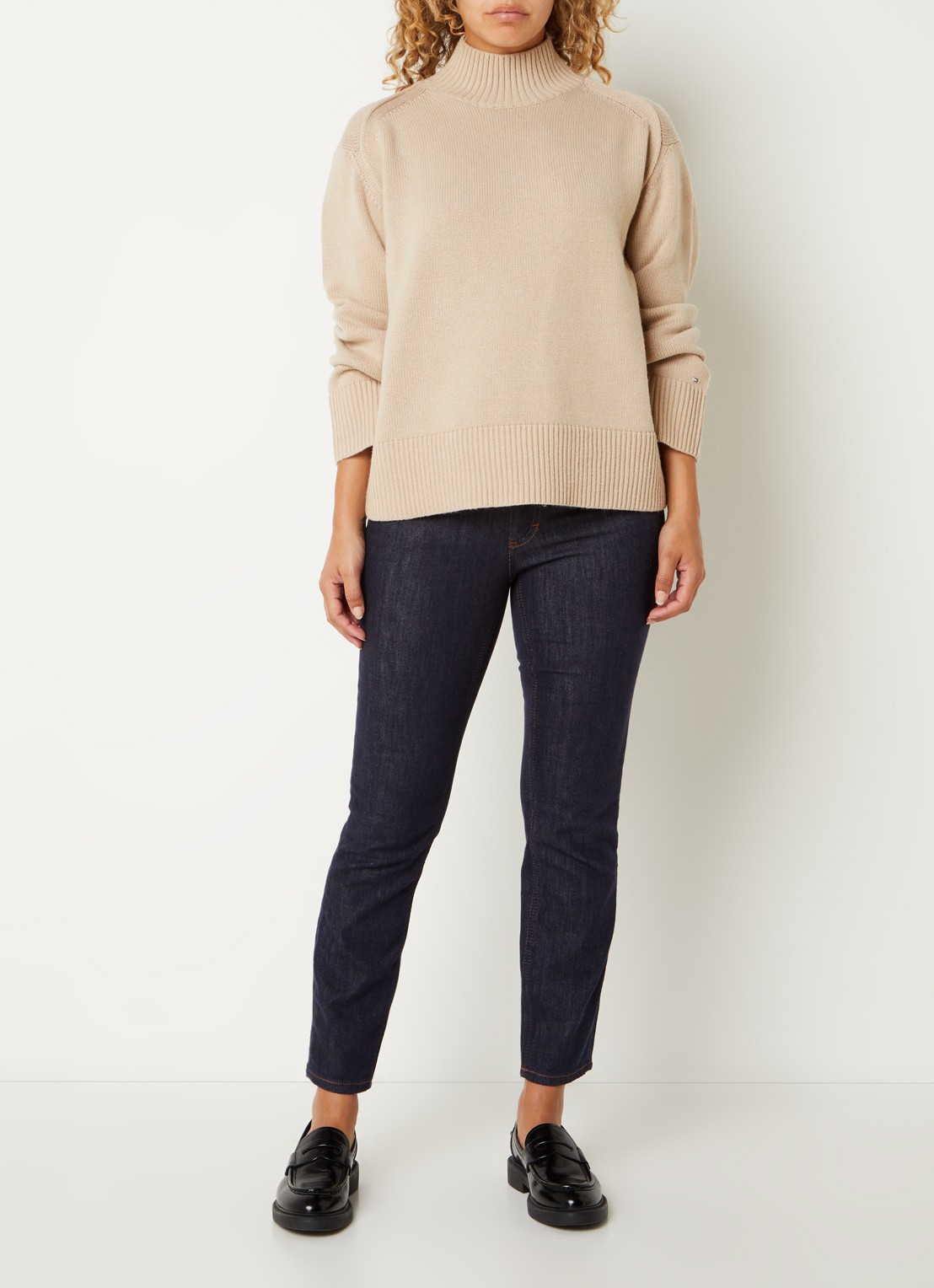 Tommy Hilfiger Oversized fijngebreide coltrui in wolblend - voorkant 5 donkerbeige