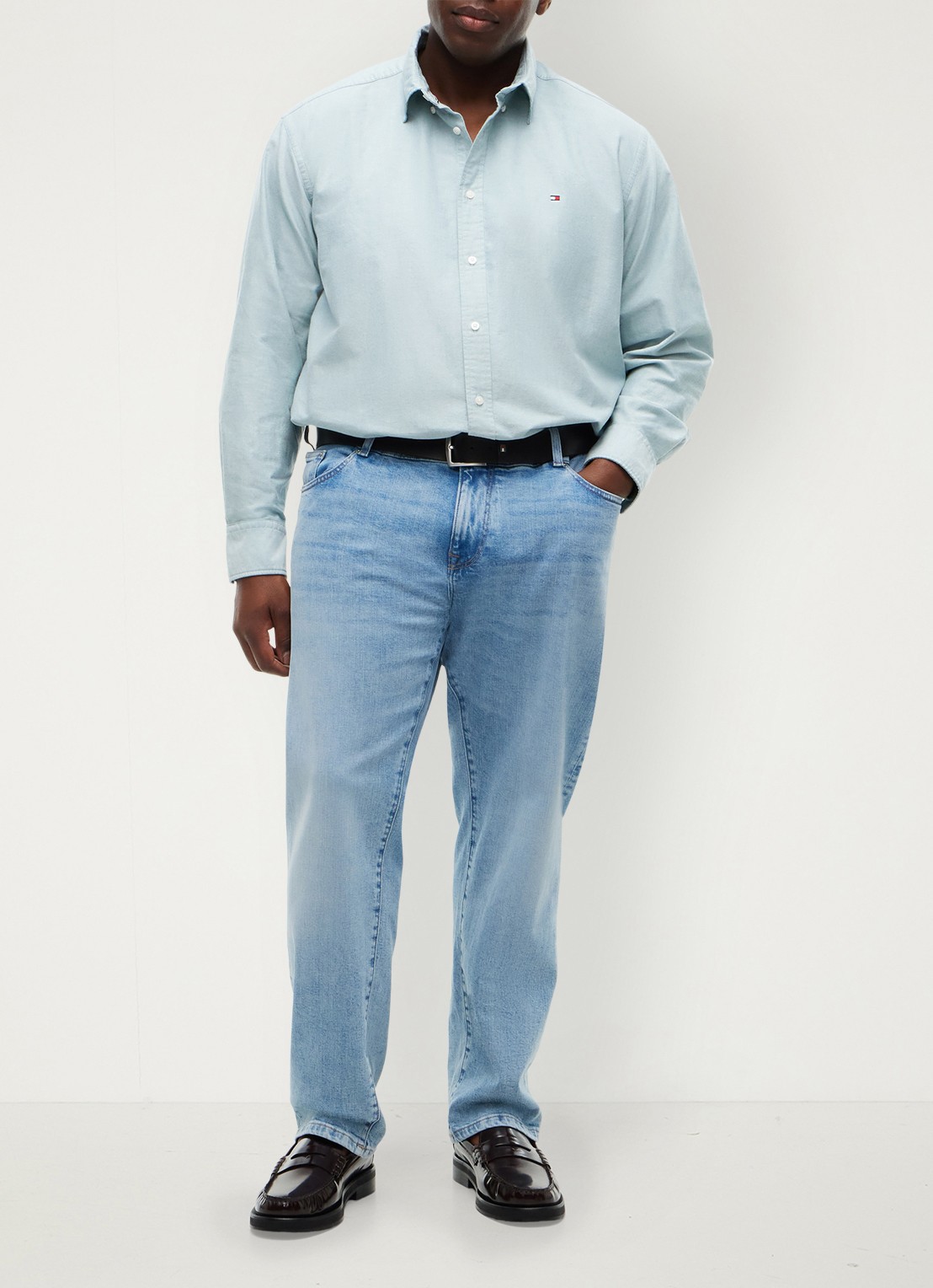 Tommy Hilfiger Regular fit overhemd met logoborduring - voorkant 3 lichtblauw