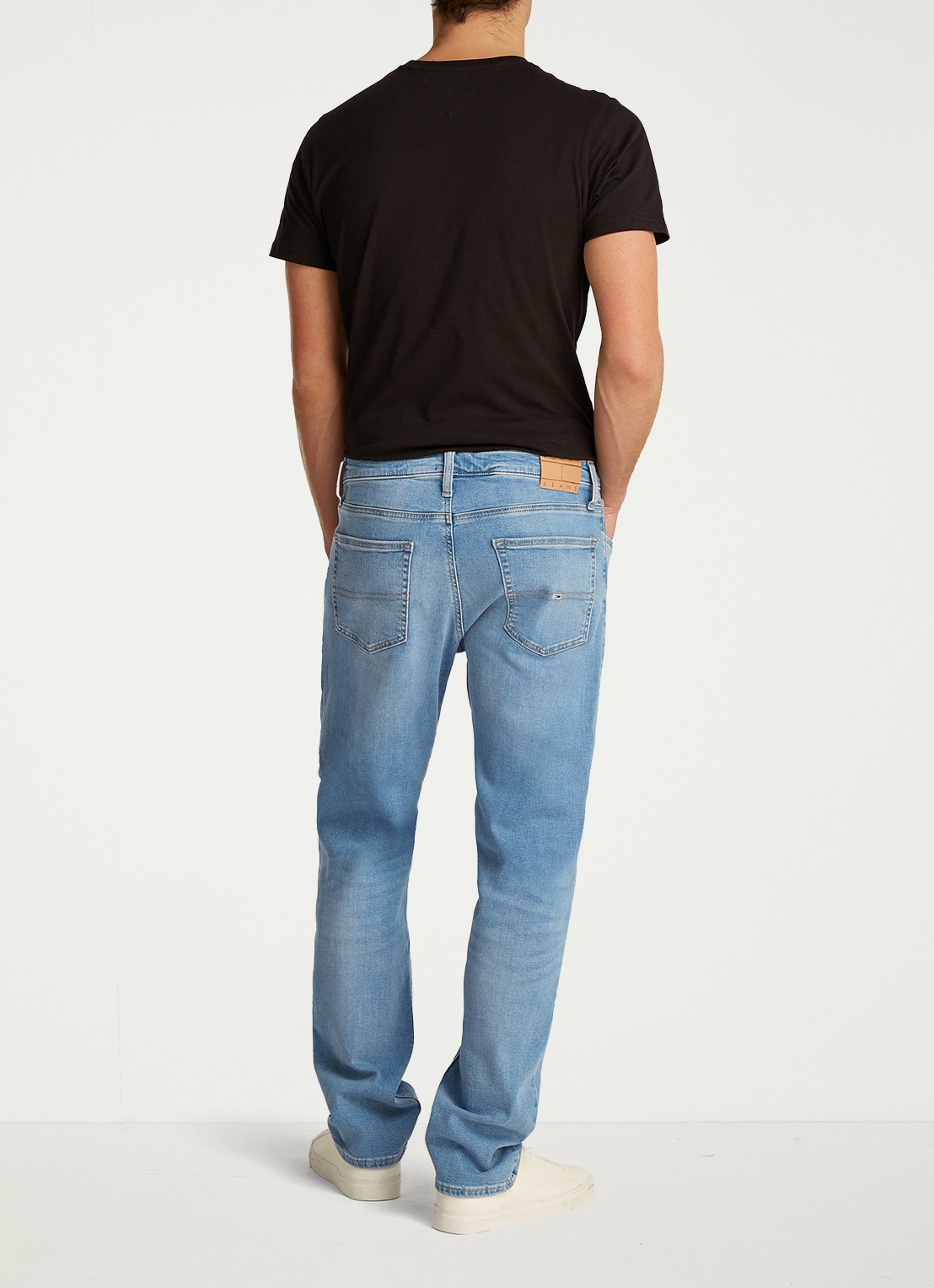 Tommy Hilfiger Ryan slim fit jeans met lichte wassing - achterkant 8 indigo