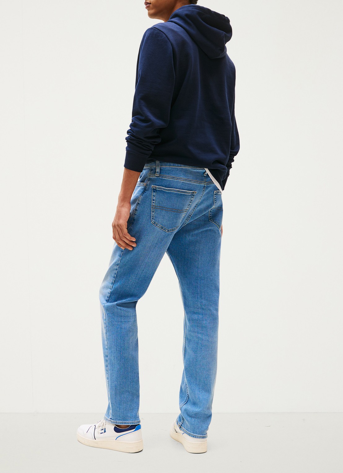 Tommy Hilfiger Ryan slim fit jeans met lichte wassing - achterkant 9 indigo