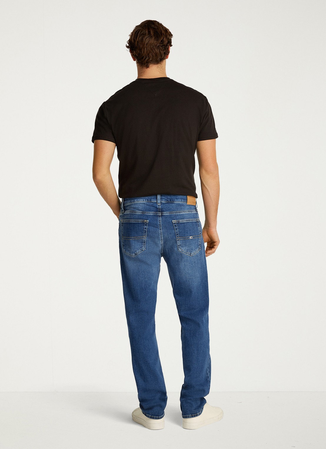Tommy Hilfiger Ryan slim fit jeans met medium wassing - achterkant 9 indigo