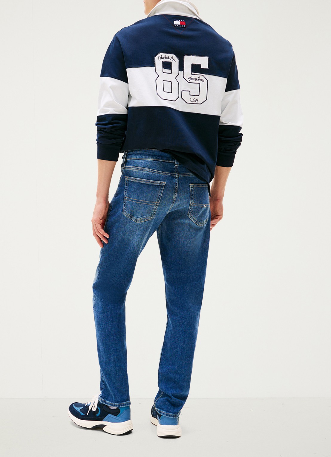 Tommy Hilfiger Ryan slim fit jeans met medium wassing - achterkant 10 indigo