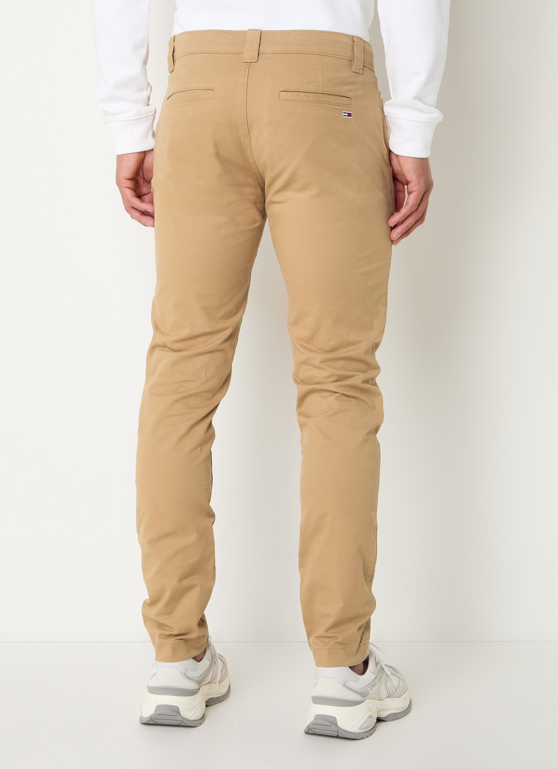 Tommy Hilfiger Scanton slim fit chino met steekzakken - achterkant camel