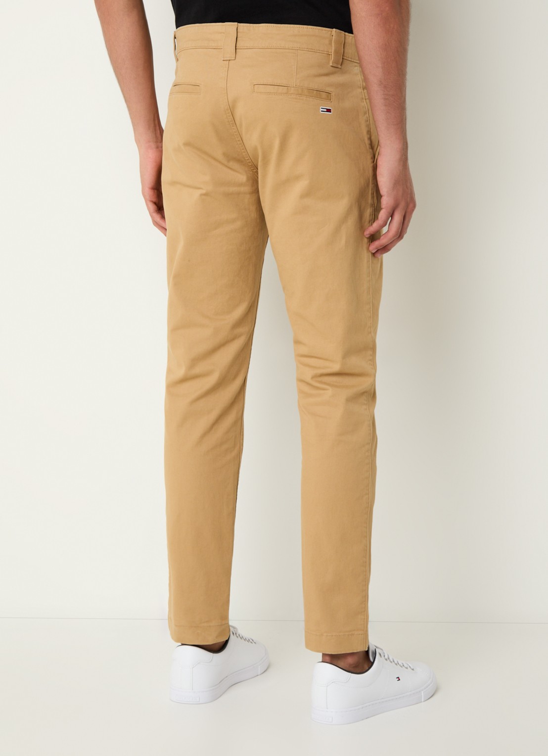 Tommy Hilfiger Scanton slim fit chino met steekzakken - achterkant 2 camel