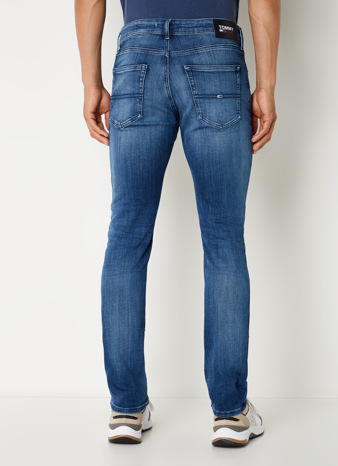 Tommy Hilfiger Scanton slim fit jeans met medium wassing - achterkant indigo