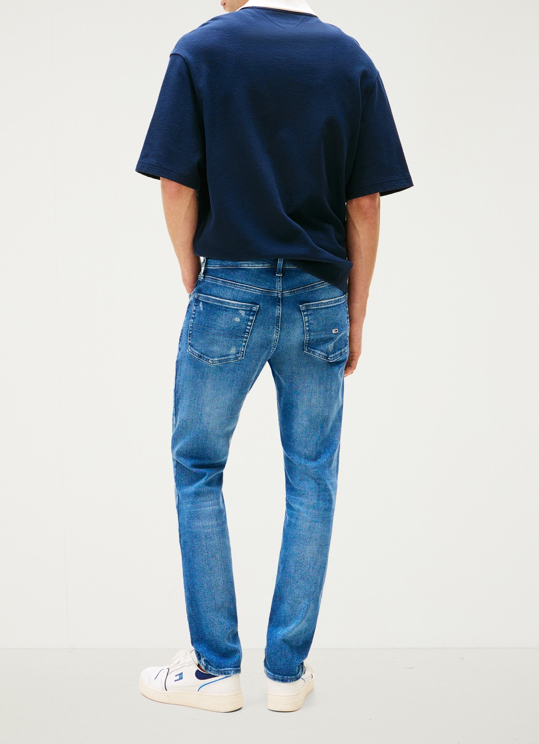 Tommy Hilfiger Scanton slim fit jeans met medium wassing - achterkant 3 indigo
