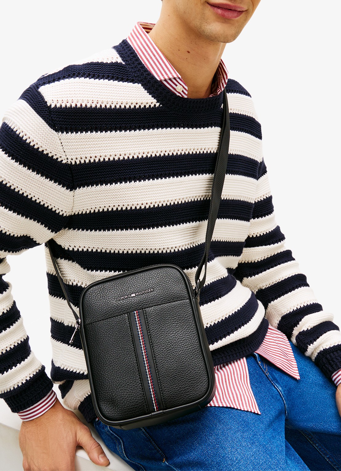 Tommy Hilfiger Schoudertas met logo - voorkant 5 diepzwart